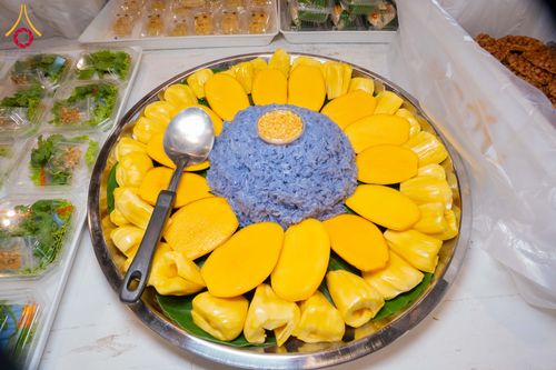 ภาพ No.303958:วันที่ 28 มกราคม พ.ศ. 2569 พิธีถวายภัตตาหารเป็นสังฆทาน แด่พระธรรมยาตรา ณ วัดพระธรรมกาย  จังหวัดปทุมธานี ในโครงการธรรมยาตรา กตัญญูบูชา มหาปูชนียาจารย์ พระมงคลเทพมุนี(สด จนฺทสโร) พระผู้ปราบมาร อนุสรณ์สถาน 7 แห่ง ปีที่ 14