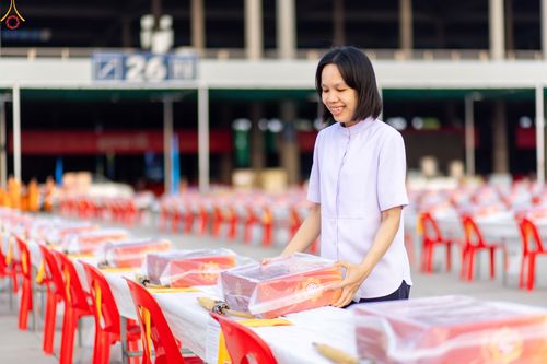 ภาพ No.322734:วันที่ 15-18 เมษายน พ.ศ.2569 การเเตรียมโต๊ะฉัน , เตรียมจุดพักค้าง , เรียงเก้าอี้ , เรียงกล่องไทยธรรม  เพื่องานถวายมหาสังฆทาน 40,000 กว่าวัดทั่วประเทศ วันคุ้มครองโลก 22 เมษายน พ.ศ.2569 วัดพระธรรมกาย