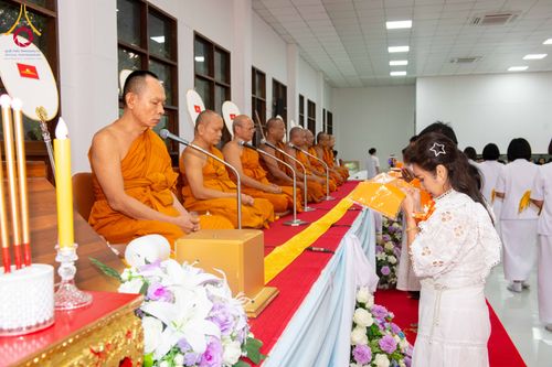 ภาพ No.315857:วันพฤหัสบดีที่ 26 มีนาคม พ.ศ. 2569 พิธีบำเพ็ญกุศล คุณพ่อณรงค์ จินตมากุล  สิริอายุ 99 ปี 11 เดือน โยมบิดา พระครูปลัดรัตนวีรวัฒน์ (รังสฤษดิ์ อิทฺธิจินตโก) ที่ปรึกษาเจ้าคณะจังหวัดปทุมธานี เจ้าอาวาสวัดพระธรรมกาย  ณ ห้องปลูกศรัทธา 2 วัดพระธรรมกาย ปทุมธานี