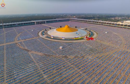 ภาพ No.323964:วันที่ 22 เมษายน พ.ศ.2569 (วันคุ้มครองโลก) พิธีถวายมหาสังฆทาน 40,000 กว่าวัดทั่วประเทศ ณ ลานธรรม พระมหาธรรมกายเจดีย์ วัดพระธรรมกาย