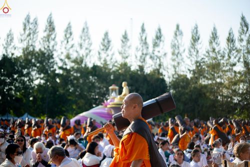 ภาพ No.290526:วันที่ 7 มกราคม พ.ศ. 2569 พิธีต้อนรับพระธรรมยาตรา ณ อนุสรณ์สถานลำดับที่ 2  สถานที่ตั้งมโนปณิธานบวชตลอดชีวิต อนุสรณ์สถานคลองบางนางแท่น (ภาพชุดที่ 2) อ.สามพราน จ.นครปฐม ในโครงการธรรมยาตรา กตัญญูบูชา มหาปูชนียาจารย์ พระมงคลเทพมุนี(สด จนฺทสโร) พระผู้ปราบมาร 