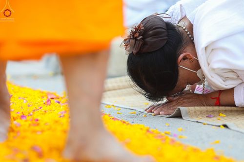 ภาพ No.68911:พิธีต้อนรับพระธรรมยาตรา ในโครงการธรรมยาตรากตัญญูบูชา มหาปูชนียาจารย์ พระมงคลเทพมุนี(สด จนฺทสโร) พระผู้ปราบมาร อนุสรณ์สถาน 7 แห่ง ปีที่ 11 วันที่ 3 มกราคม พ.ศ. 2566 ณ อนุสรณ์สถานมหาวิหารพระมงคลเทพมุนี จ.สุพรรณบุรี