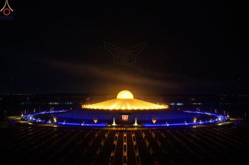 ภาพ No.68641:พิธีสวดมนต์ข้ามปี วันที่ 31 ธันวาคม พ.ศ. 2565 ณ มหารัตนวิหารคด วัดพระธรรมกาย จ.ปทุมธานี