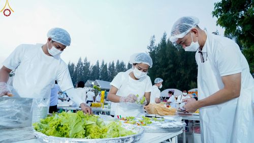 ภาพ No.71789:พิธีถวายภัตตาหารเป็นสังฆทาน แด่คณะพระธรรมยาตราฯ ในโครงการธรรมยาตรากตัญญูบูชา มหาปูชนียาจารย์ พระมงคลเทพมุนี(สด จนฺทสโร) พระผู้ปราบมาร อนุสรณ์สถาน 7 แห่ง ปีที่ 11 วันที่ 17 มกราคม พ.ศ. 2566