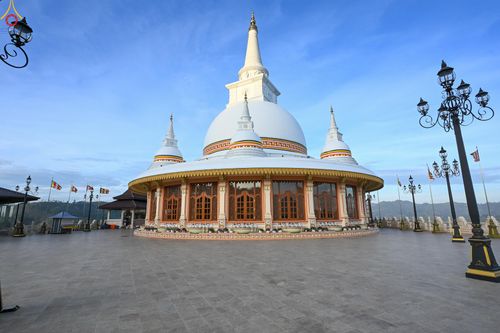 ภาพ No.284298:วันที่ 28 ตุลาคม พ.ศ.2568 กฐินสมทบต่างประเทศ โดยคณะศิษยานุศิษย์ บูชาธรรม 81 ปี หลวงพ่อธัมมชโย ณ วัดมหาเมฆนาวา ศรีลังกา