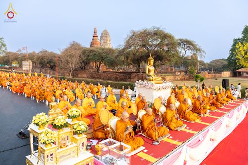 ภาพ No.318058:วันเสาร์ที่ 4 เมษายน พ.ศ. 2569 งานทำบุญเมืองใจกลางอยุธยา  ตักบาตรพระ 1,109 รูป ณ ถนนชีกุน หน้าวัดมหาธาตุ และวัดราชบูรณะ