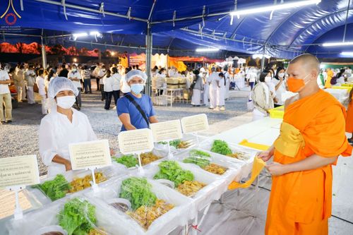 ภาพ No.74619:พิธีถวายภัตตาหารเป็นสังฆทาน แด่คณะพระธรรมยาตราฯ ในโครงการธรรมยาตรากตัญญูบูชา มหาปูชนียาจารย์ พระมงคลเทพมุนี(สด จนฺทสโร) พระผู้ปราบมาร อนุสรณ์สถาน 7 แห่ง ปีที่ 11 วันที่ 28 มกราคม พ.ศ. 2566