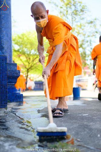ภาพ No.69173:พระธรรมยาตรา ปฏิบัติศาสนกิจ ทำนุบำรุงศาสนสถาน, สวดธรรมจักร, ปฏิบัติธรรม ร่วมกับชุมชน,นักเรียนเด็กดีวีสตาร์ และร่วมพิธีทอดผ้าป่าบำรุงศาสนสถาน ในโครงการธรรมยาตรากตัญญูบูชา มหาปูชนียาจารย์ พระมงคลเทพมุนี(สด จนฺทสโร) พระผู้ปราบมาร อนุสรณ์สถาน 7 แห่ง ปีที่ 11