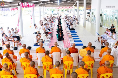 ภาพ No.328193:วันเสาร์ที่ 9 พฤษภาคม พ.ศ. 2569 พิธีตักบาตรแด่คณะสงฆ์ 323 วัด 4 จังหวัดชายแดนภาคใต้ พิธีถวายสังฆทานแด่คณะสงฆ์ 323 วัด ปีที่ 22 ครั้งที่ 185 พิธีมอบกองทุนหนุนแรงใจช่วยครูใต้ ปีที่ 19 ครั้งที่ 148 ณ ศูนย์ปฏิบัติธรรมภาคใต้