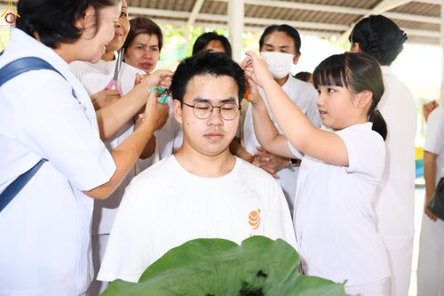 ภาพ No.338287:วันอาทิตย์ที่ 5 กรกฎาคม พศ.2569 พิธีตัดปอยผมธรรมทายาทนานาชาติ IDOP รุ่นที่ 21 จากประเทศจีน มาเลเซีย สิงคโปร์ และไต้หวัน ณ โถงช้าง วัดพระธรรมกาย