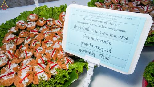 ภาพ No.71007:พิธีถวายภัตตาหารเป็นสังฆทาน แด่คณะพระธรรมยาตราฯ ในโครงการธรรมยาตราฯ ปีที่ 11 ณ อนุสรณ์สถานคลองบางนางแท่น อ.สามพราน จ.นครปฐม วันที่ 13 มกราคม พ.ศ. 2566