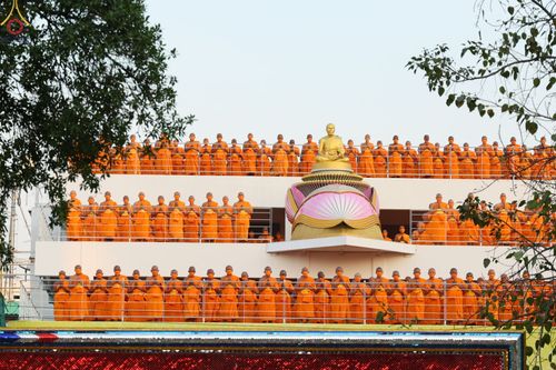 ภาพ No.74332:พุทธบุตรธรรมยาตรา ปฏิบัติธรรมและบันทึกภาพประวัติศาสตร์ ในโครงการธรรมยาตรากตัญญูบูชา มหาปูชนียาจารย์ พระมงคลเทพมุนี(สด จนฺทสโร) พระผู้ปราบมาร อนุสรณ์สถาน 7 แห่ง ปีที่ 11 ณ อนุสรณ์สถานลำดับที่ 6 สถานที่ค้นคว้าและเผยแผ่วิชาธรรมกาย วัดปากน้ำภาษีเจริญ กรุงเทพ