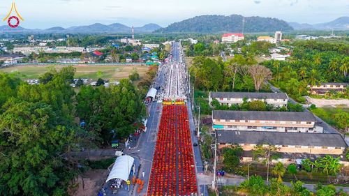 ภาพ No.281523:วันอาทิตย์ที่ 28 ธันวาคม พ.ศ.2568 ตักบาตรพระ 1000 รูป ปีที่ 1 ทำบุญเมืองสตูลส่งท้ายปี ณ หน้าโรงเรียนสตูลวิทยา จ.สตูล