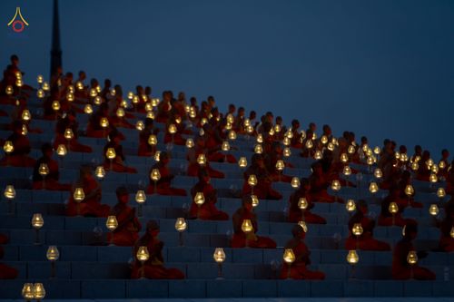 ภาพ No.81786:พิธีจุดวิสาขประทีปและเวียนประทักษิณ เนื่องในวันวิสาขบูชา วันเสาร์ที่ 3 มิถุนายน 2566 ณ ลานธรรมพระมหาธรรมกายเจดีย์ วัดพระธรรมกาย จ.ปทุมธานี