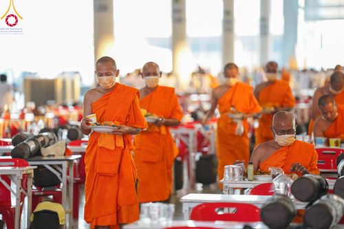 ภาพ No.105576:พิธีถวายภัตตาหารเป็นสังฆทาน แด่คณะพระธรรมยาตราฯ ในโครงการธรรมยาตรากตัญญูบูชา มหาปูชนียาจารย์ พระมงคลเทพมุนี(สด จนฺทสโร) พระผู้ปราบมาร อนุสรณ์สถาน 7 แห่ง ปีที่ 12 วันที่ 3 มกราคม พ.ศ. 2567 ณ สภาธรรมกายสากล วัดพระธรรมกาย