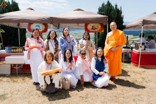 ภาพ No.286152:วันที่ 13 กรกฎาคม พ.ศ. 2568  พิธีทอดผ้าป่าฉลอง 13 ปี  วัดพระธรรมกายสวิตเซอร์แลนด์