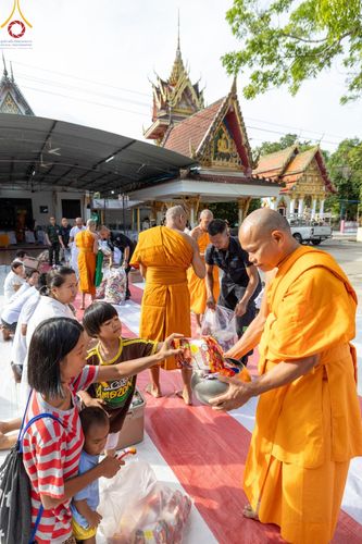 ภาพ No.137657:พิธีตักบาตร พิธีถวายสังฆทานแด่คณะสงฆ์ 323 วัด พิธีทำบุญอุทิศส่วนกุศลแด่ผู้วายชนม์ ในเหตุการณ์ความไม่สงบ 4 จังหวัดชายแดนภาคใต้ ปีที่ 20 ครั้งที่ 169 และพิธีมอบกองทุนหนุนแรงใจช่วยครูใต้ ปีที่ 17 ครั้งที่ 134 วันที่ 25 พฤษภาคม พ.ศ.2567 อ.ตากใบ จ.นราธิวาส