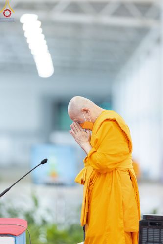 ภาพ No.83647:พิธีวางแผ่นจารึกชื่อและพิธีวางพวงมาลัยสักการะพระประธาน วันอาทิตย์ที่ 16 กรกฎาคม พ.ศ. 2566 ณ รัตนบัลลังก์ สภาธรรมกายสากล วัดพระธรรมกาย