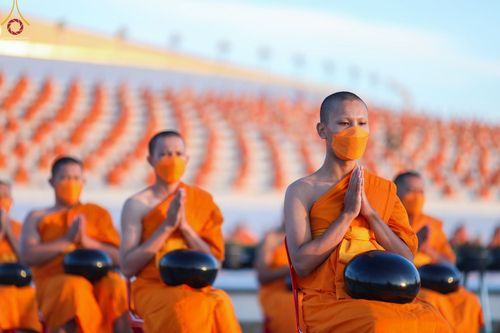 ภาพ No.68707:พิธีตักบาตรฉลองพระใหม่ วันที่ 1 มกราคม พ.ศ. 2566 ณ วัดพระธรรมกาย จ.ปทุมธานี