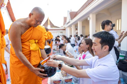 ภาพ No.297701:วันที่ 18 มกราคม พ.ศ. 2569 พิธีตักบาตรพระธรรมยาตรา ณ วัดโบสถ์บน ต.บางคูเวียง จ.นนทบุรี อนุสรณ์สถานลำดับที่ 4 สถานที่เกิดด้วยกายธรรม ในโครงการธรรมยาตรา กตัญญูบูชา มหาปูชนียาจารย์ พระมงคลเทพมุนี(สด จนฺทสโร) พระผู้ปราบมาร อนุสรณ์สถาน 7 แห่ง ปีที่ 14