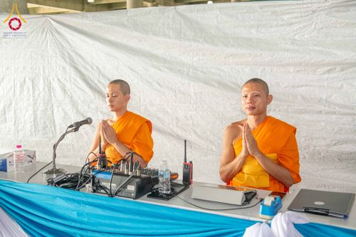 ภาพ No.339972:วันอาทิตย์ที่ 19 กรกฎาคม พ.ศ.2569 พิธีตักบาตรโครงการบรรพชาสามเณรนานาชาติ รุ่นที่ 15 ณ มหารัตนวิหารคด 6 วัดพระธรรมกาย
