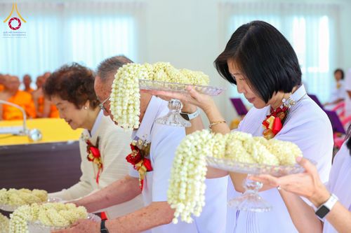 ภาพ No.291137:วันพุธที่ 7 มกราคม พ.ศ. 2569  พิธีบรรจุพระบรมสารีริกธาตุภายในพระเกตุองค์พระประธาน สมโภชพระประธาน พระธรรมกาย พิธีทอดผ้าป่า บุญแสงสว่าง ติดตั้งโซล่าเซล ณ ศูนย์ปฏิบัติธรรมพระมงคลเทพมุนี อ.สองพี่น้อง จ.สุพรรณบุรี