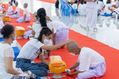 ภาพ No.79298:พิธีตัดปอยผม พิธีขอขมา มอบบาตร-ผ้าไตรนาคธรรมทายาท ในโครงการบรรพชาฟื้นฟูพระพุทธศาสนาทั่วไทย ณ ศูนย์อบรมเยาวชนนครปฐม วันเสาร์ที่ 1 เมษายน พ.ศ.2566