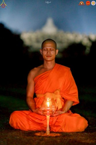 ภาพ No.224673:วันจันทร์ที่ 12 พฤษภาคม พ.ศ. 2568  ชาวพุทธในอินโดนีเซีย ร่วมฉลองวิสาขบูชาจุดประทีปกว่า 200,000 ดวง ณ พระมหาเจดีย์บรมพุทโธ  เจริญพุทธมนต์ถวาย “พระวชิรเกล้าเจ้าอยู่หัว”