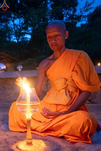 ภาพ No.141242:PhotoStory มหาศรัทธา ธรรมยาตราศรีลังกา EP.6 พิธีจุดวิสาขประทีป 6 วัด ถวายเป็น พุทธบูชา  โครงการสยาม-ลังกา ธรรมยาตรา  ฉลองเทศกาลวิสาขบูชาแห่งชาติ ศรีลังกา  บูชาธรรม 80 ปี หลวงพ่อธัมมชโย วันที่ 16 พฤษภาคม พ.ศ. 2567