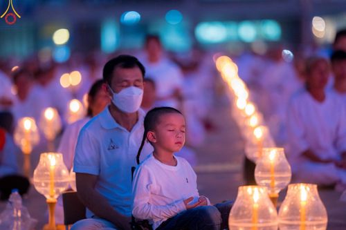 ภาพ No.122169:พิธีจุดประทีปถวายเป็นพุทธบูชา และบูชาธรรมมหาปูชนียาจารย์ พระมงคลเทพมุนี(สด จนฺทสโร) ในโครงการธรรมยาตรา กตัญญูบูชา มหาปูชนียาจารย์ พระมงคลเทพมุนี(สด จนฺทสโร) พระผู้ปราบมาร อนุสรณ์สถาน 7 แห่ง ปีที่ 12 วันที่ 31 มกราคม พ.ศ. 2567 ณ วัดพระธรรมกาย จ.ปทุมธานี