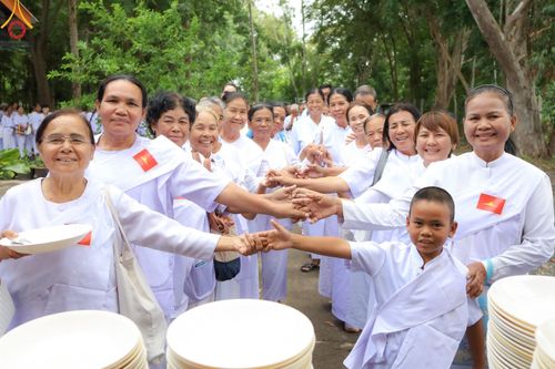 ภาพ No.158468:โครงการอบรมอุบาสก อุบาสิกาแก้ว  ตัวแทนทอดกฐิน 30,000 วัด ทั่วไทย บูชาธรรม 80 ปี หลวงพ่อธัมมชโย ระหว่างวันที่ 20-22 กันยายน พ.ศ. 2567 ณ จังหวัดบุรีรัมย์ รุ่นที่ 3