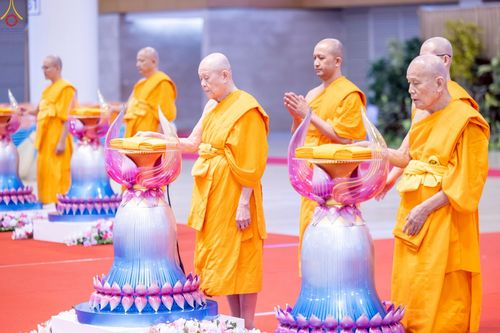 ภาพ No.244122:วันอาทิตย์ที่ 7 กันยายน พ.ศ. 2568 พิธีทอดผ้าป่าสมทบกฐินวัดพระธรรมกาย และสมทบกฐิน 30,000 วัดทั่วไทย ครั้งที่ 2 ณ ห้องแก้วสารพัดนึก 1 วัดพระธรรมกาย