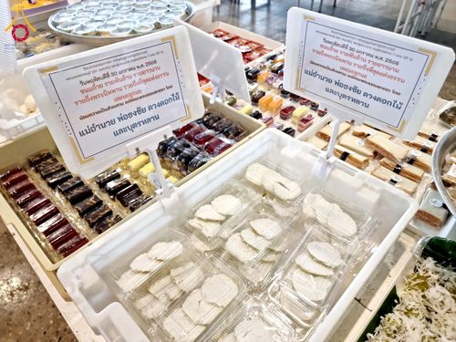 ภาพ No.203867:พิธีถวายภัตตาหารเป็นสังฆทาน แด่พระธรรมยาตรา ณ วัดพระธรรมกาย ตำบลคลองสาม อำเภอคลองหลวง จังหวัดปทุมธานี ในโครงการธรรมยาตรา กตัญญูบูชา มหาปูชนียาจารย์ พระมงคลเทพมุนี(สด จนฺทสโร) พระผู้ปราบมาร อนุสรณ์สถาน 7 แห่ง ปีที่ 13 วันที่ 30 มกราคม พ.ศ. 2568