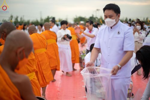 ภาพ No.118661:พิธีตักบาตรพระธรรมยาตรา ปีที่ 12 ณ อนุสรณ์สถานลำดับที่ 5 สถานที่เผยแผ่วิชชาธรรมกายครั้งแรก อนุสรณ์สถานบางปลา จ.นครปฐม วันที่ 25 มกราคม พ.ศ. 2567