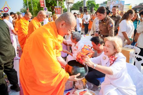 ภาพ No.312900:วันอาทิตย์ที่ 8 มีนาคม พ.ศ.2569 ทำบุญเมืองนครราชสีมา 558 ปี ตักบาตรพระ 10,000 รูป (ภาพชุดที่ 2)