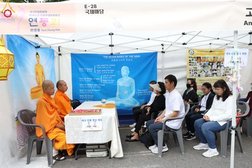 ภาพ No.81126:Lotus Lantern Festival 2023  เทศกาลโคมดอกบัว เนื่องในวันวิสาขบูชา   ของชาวพุทธทุกชาติ ทุกนิกาย ในสาธารณรัฐเกาหลีใต้ วันที่ 20-21 พฤษภาคม พ.ศ. 2566