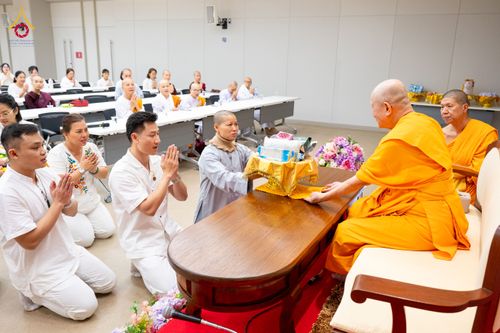 ภาพ No.324782:วันอังคารที่ 21 เมษายน พ.ศ.2569  หลวงพ่อทัตตชีโว รองเจ้าอาวาสวัดพระธรรมกาย ถวายการต้อนรับและปฏิสันถารคณะสงฆ์จากประเทศเวียดนาม