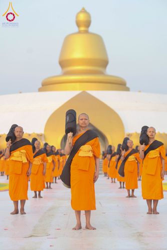 ภาพ No.299815:วันที่ 19 มกราคม พ.ศ.2569 พระธรรมยาตราปฏิบัติธรรมและถ่ายภาพหมู่ประวัติศาสตร์ ณ อนุสรณ์สถานลำดับที่ 5 สถานที่เผยแผ่วิชชาธรรมกายครั้งแรก  อนุสรณ์สถานบางปลาวัดบางปลา อ.บางเลน จ.นครปฐม ในโครงการธรรมยาตรา กตัญญูบูชา มหาปูชนียาจารย์ พระมงคลเทพมุนี(สด จนฺทสโร) 