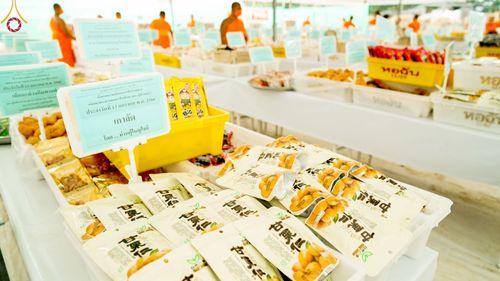 ภาพ No.71034:พิธีถวายภัตตาหารเป็นสังฆทาน แด่คณะพระธรรมยาตราฯ ในโครงการธรรมยาตราฯ ปีที่ 11 ณ อนุสรณ์สถานคลองบางนางแท่น อ.สามพราน จ.นครปฐม วันที่ 13 มกราคม พ.ศ. 2566