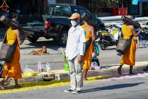 ภาพ No.105871:V.2 ทุ่มเท การเตรียมงาน เก็บงาน การรับบุญของเจ้าหน้าที่หน่วยงานต่างๆ เพื่อโครงการธรรมยาตรา กตัญญูบูชามหาปูชนียาจารย์ พระมงคลเทพมุนี (สด จนฺทสโร) พระผู้ปราบมาร อนุสรณ์สถาน 7 แห่ง ปีที่ 12 ระหว่างวันที่ 2 - 31 มกราคม พ.ศ.2567