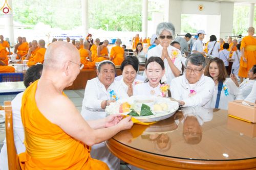 ภาพ No.343115:วันที่ 13 สิงหาคม พ.ศ.2569 พิธีบุพเปตพลี ครั้งที่ 186 ร่วมอุทิศส่วนกุศล แด่หมู่ญาติผู้ล่วงลับไปแล้ว และเป็นปัจจัยสนับสนุน การเผยแผ่พระพุทธศาสนา ณ หอฉันคุณยายอาจารย์ วัดพระธรรมกาย