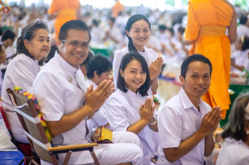 ภาพ No.337631:วันอาทิตย์ต้นเดือน 5 กรกฎาคม พ.ศ.2569 พิธีตักบาตรข้าวสารอาหารแห้ง  ณ บ้านแก้วเรือนทองคุณยายฯ วัดพระธรรมกาย