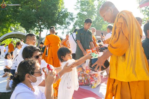 ภาพ No.339178:วันเสาร์ที่ 27 มิถุนายน พ.ศ. 2569 พิธีตักบาตรแด่คณะสงฆ์ 323 วัด 4 จังหวัดชายแดนภาคใต้ พิธีถวายสังฆทานแด่คณะสงฆ์ 323 วัด ปีที่ 22 ครั้งที่ 187 พิธีมอบกองทุนหนุนแรงใจช่วยครูใต้ ปีที่ 19 ครั้งที่ 150 และพิธีทำบุญอุทิศส่วนกุศลให้ผู้วายชนม์
