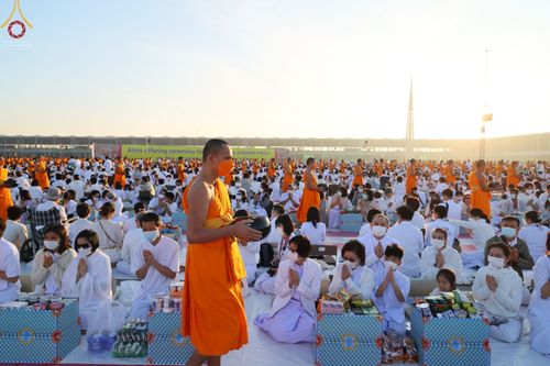 ภาพ No.68734:พิธีตักบาตรฉลองพระใหม่ วันที่ 1 มกราคม พ.ศ. 2566 ณ วัดพระธรรมกาย จ.ปทุมธานี