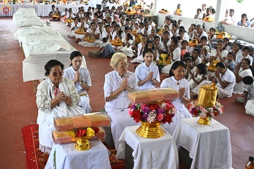 ภาพ No.278690:วันที่ 30 ตุลาคม พ.ศ.2568 กฐินสมทบต่างประเทศ โดยคณะศิษยานุศิษย์ บูชาธรรม 81 ปี หลวงพ่อธัมมชโย ณ วัดศรีสุดาสนะ รังกุต วิหาร ประเทศศรีลังกา