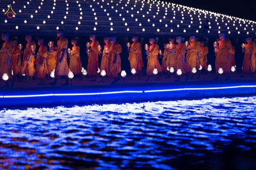 ภาพ No.81813:พิธีจุดวิสาขประทีปและเวียนประทักษิณ เนื่องในวันวิสาขบูชา วันเสาร์ที่ 3 มิถุนายน 2566 ณ ลานธรรมพระมหาธรรมกายเจดีย์ วัดพระธรรมกาย จ.ปทุมธานี