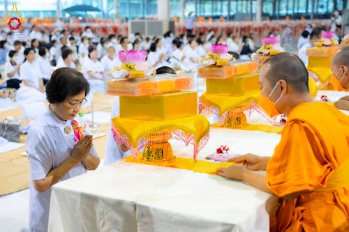ภาพ No.121220:พิธีถวายภัตตาหารเป็นสังฆทาน แด่คณะพระธรรมยาตราฯ ในโครงการธรรมยาตรากตัญญูบูชา มหาปูชนียาจารย์ พระมงคลเทพมุนี(สด จนฺทสโร) พระผู้ปราบมาร อนุสรณ์สถาน 7 แห่ง ปีที่ 12 วันที่ 30 มกราคม พ.ศ. 2567 ณ สภาธรรมกายสากล วัดพระธรรมกาย