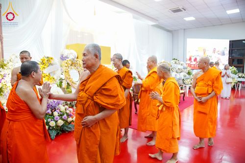 ภาพ No.315884:วันพฤหัสบดีที่ 26 มีนาคม พ.ศ. 2569 พิธีบำเพ็ญกุศล คุณพ่อณรงค์ จินตมากุล  สิริอายุ 99 ปี 11 เดือน โยมบิดา พระครูปลัดรัตนวีรวัฒน์ (รังสฤษดิ์ อิทฺธิจินตโก) ที่ปรึกษาเจ้าคณะจังหวัดปทุมธานี เจ้าอาวาสวัดพระธรรมกาย  ณ ห้องปลูกศรัทธา 2 วัดพระธรรมกาย ปทุมธานี