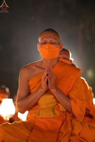 ภาพ No.69371:พิธีจุดประทีปถวายเป็นพุทธบูชา และบูชาธรรมมหาปูชนียาจารย์ ในโครงการธรรมยาตรากตัญญูบูชา มหาปูชนียาจารย์ พระมงคลเทพมุนี(สด จนฺทสโร) พระผู้ปราบมาร ปีที่ 11 ณ อนุสรณ์สถานมหาวิหารพระมงคลเทพมุนี อ.สองพี่น้อง จ.สุพรรณบุรี