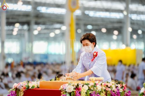 ภาพ No.83674:พิธีวางแผ่นจารึกชื่อและพิธีวางพวงมาลัยสักการะพระประธาน วันอาทิตย์ที่ 16 กรกฎาคม พ.ศ. 2566 ณ รัตนบัลลังก์ สภาธรรมกายสากล วัดพระธรรมกาย